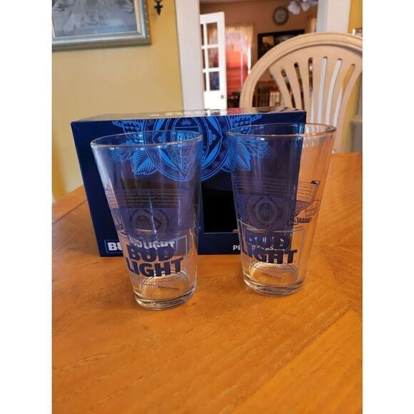 Bud light set of 2 pint glasses - Picture 2 of 2
